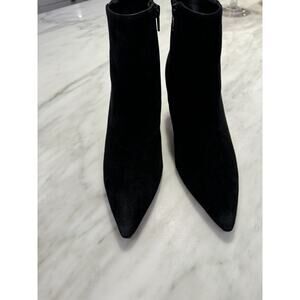 Pre-owned Delman Black suede pointed toe zippered size 9.5